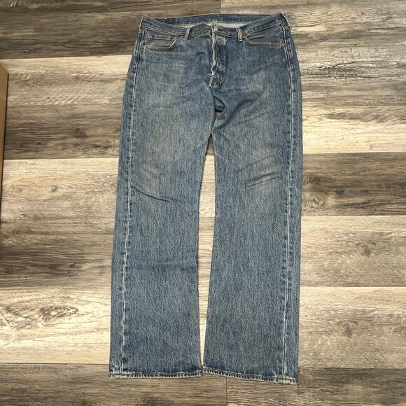 Levis 501 Mid Wash Blue Mens 36x32 Button Fly Straight Leg Denim Jeans Red Tab - Picture 1 of 16
